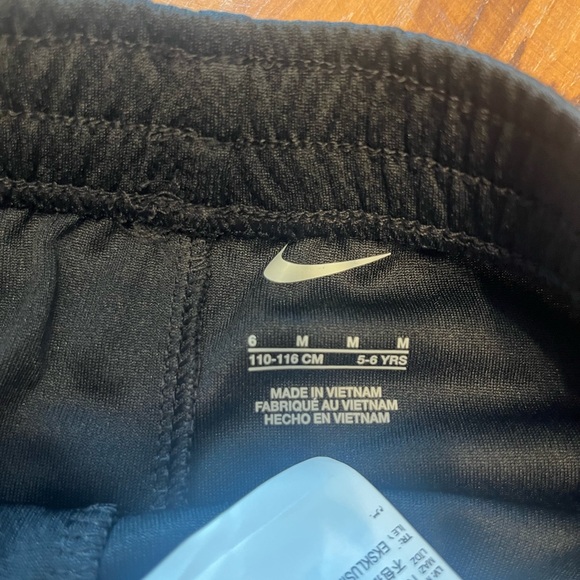 NWT Nike Boys 2 Piece Shorts Set - Picture 6 of 6